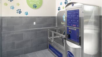 Pet washing station/salon